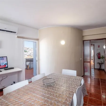 Guestrooms By Hoa 旅馆 *