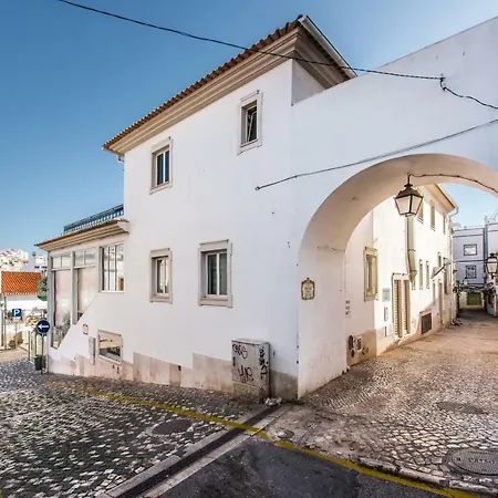 Guestrooms By Hoa 旅馆