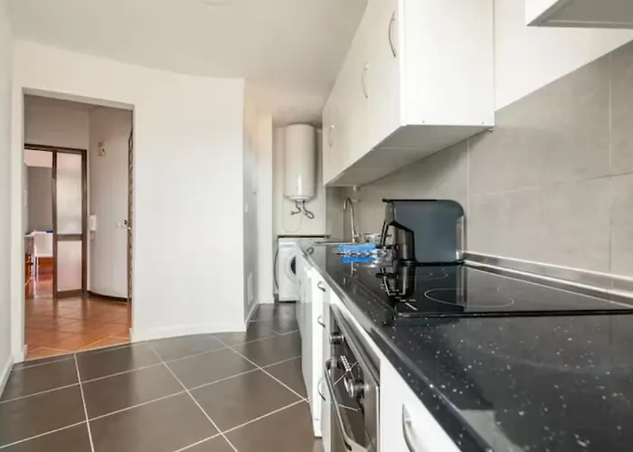 Guestrooms By Hoa ホステル